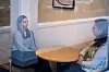 Ieva Žemaitis og arbeidsgiveren hennes Gunhild Kile har hatt jevnlig kontakt mens hun har vært sykmeldt. De har fortsatt med samtalene etter at sosionomen kom tilbake på jobb.