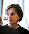Kjersti Toppe (Sp) mener det er kjempeviktig å legge til rette for stabile, dyktige fagfolk inn i barnevernsinstitusjonene.
