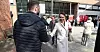 Direktør i Arbeidslivsseksjonen i NHO Elektro, Cathrine Aspestrand, hilser på EL og IT Forbundets forhandlingsdelegasjon.
