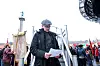 FORBEREDELSER: Svein Åge Samuelsen gjør seg klar til å holde appell foran 3.000 mennesker på Torvet i Trondheim.