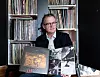 TERAPI: Platesamlingen til Svein Åge Samuelsen er enorm. Han kaller musikk for terapi.