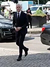 Statsminister Jonas Gahr Støre og LO-leder Peggy Hessen Følsvik er to av gjestene som skal holde tale under bisettelsen i Oslo domkirke.