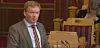 Komitéleder Arve Kambe (H) på talerstolen i Stortinget.