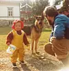FAR OG DATTER: Knut Johannes og Ingerid Marie Utvik på pinseleir på Utøya i 1978. Hunden Vargo tilhørte Tom Anders Ludvigsen, nåværende ordfører i Vestby.