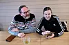 Tillitsvalgt Rune Ellefsen og miljøterapeut Paulina Rachmanczuk er åpne for å lage noen regler når det gjelder bruk av telefonen inne hos beboerne.