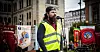 TALTE FOR BEMANNINGS-FORBUD: Miroslaw Bartnik holdt apell foran Stortinget i august i fjor.