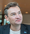 Høyre-nestleder Henrik Asheim slår ring om sykelønna.