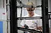 I AKSJON: Ståle Brå, telkommontør i Bravida, i full fres med å koble sammen nettverk.