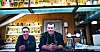 I BAREN: De sørger for mat og drikke. Yvonne Hansen og Tom Vidar Guneriussen.