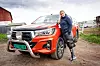 KRAFT: Denne Toyota Hilux-en kjøpe Andrea Emilie Frednes seg etter at hun måtte amputere foten og innså at hun - før hun får protese - ikke kan betjene et manuelt gir. Hilux-en har automatgir, foruten god plass til hundene Achilles, Flash og Jekku.