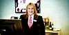JUBLAR: Resepsjonist og hovudtillitsvald Ann Kristin Sletvold jublar for at Thon Hotels ikkje permitterer før jul.