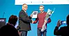 GLAD PRISVINNER: Thomas Berge Foyn (t.h.) sammen med FLTs forbundsleder Ulf Madsen.