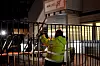 Først etter flere runder med pålegg fra politet om å fjerne barrikadene, låste de NorLines-ansatte opp låsene som stengte blant annet tre bårebiler ute fra kaia.