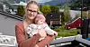ULØNNET: For at Rebekka Kronstad Henriksen skal kunne amme datteren Sarah, må hun ta ulønnet permisjon fra jobben. Det går ut over økonomi og rettigheter.