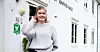 Josefine Weiby Koller (22) mener politikerne må sørge for bedre bemanning i barnehagene for å unngå at barnehageansatte sliter seg ut lenge før en stadig økende pensjonsalder.