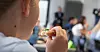 Stortinget vedtok torsdag at en plan for gratis skolemat skal på plass i 2026. (Arkivfoto)