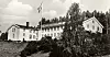 GAMMELT FOTO: Et bilde av skolebygningen fra første halvdel av 1900-tallet. Folkehøyskolen overtok bygningen etter den tidligere Ringsaker fylkesskole og flyttet inn her i 1939.