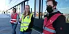 STREIK: Modist Maria Torres (f.v.), produsent Anette Edmunds og lystekniker Kristoffer Ringerike skulle ønsker det slapp å streike. – Men en livslang og kjønnsnøytral pensjon er viktig for oss, sier Ringerike.
