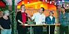 DEBATT: Paneldebatt mellom politikere, ledet av Trygve Svensson (i midten).