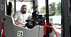 FRYKTER SMITTE: Bussjåfør Ihsan Fadhil i Sandefjord sitter helt ubeskyttet for dråpesmitte om det kommer en passasjer som hoster og snufser forbi førerplassen. Han vil at framdøren skal være stengt for passasjerer.