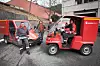 ELEKTRISK FRAMDRIFT. De ansatte ved distribusjonssenteret i Fyllingsdalen i Bergen, er ikke imponert over el-kjøretøyene de må bruke. Fra venstre: Dag Lavik, Jørn Alf Jetmundsen, Christer Rundhovde og Miranda Eriksen Larsen.