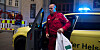 Operativ leder Pål Lystad forventer ikke at andre ville ha gjort det samme som ham under ambulanskapringen tirsdag. Fagbladet møtte han på jobb denne uken. Her tar han på seg den hvite vesten som signaliserer at han han er innsatsleder for helse, idet han ankommer et skadested i Oslo.