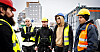De polske arbeiderne forteller om mye jobb og ingen lønn til  tolken Mirek Bartnik fra Oslo Bygningsarbeiderforening (til venstre). Fra venstre: Janusz Lgrzebny, Sylvester Stepien, Karol Urbaniak og Jakub Tymczyszyn.