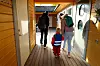 Mens datteren er i barnehage deltar foreldrene på kurs i foreldreveiledning hos flyktningtjenesten i Molde.