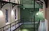 SAVNER VISJONER: Avdelingsleder i Oslo fengsel er kristisk til KDI som er mer opptatt avå forby mobiltelefoner i fengslene enn å styrke kriminalomsorgens faglige utvikling. Bilde fra døra inn til avdeling A i Oslo fengsel som legges ned i 2017.