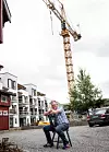 FLERE BOLIGER: Det finnes ikke bedre tegn på vekst i et lokalsamfunn enn byggekraner, mener Høyre-ordføreren. Midt i Mysen sentrum er det planlagt en 11 etasjer høy blokk, noe som har ført til naboopprør og underskriftsaksjon.