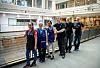 DRIFTIG GJENG: Realfagsbygget på Gløshaugen rommer 64 000 kvadratmeter som skal driftes og holdes rent. Bunyuen Praibueng (f.v.), Ellrun Stølan, Penkae Tomassen er noen av renholderne. Tom Hallvard Jakobsen er vaktmestervikar, mens Rune Olsen og Jan Roar Trøan begge er driftsledere ved Seksjon for drift og logistikk.