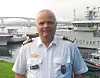 Orlogskaptein Erling H. Øksenvåg må vurdere om han råd til å fortsette å jobbe i Kystvakten etter at beskatningen av pendlerreiser ble endret.