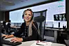 Her er Frida Nilsen i kontrollrommet, men hun er ofte å finne i røffe arbeidsklær rundt på anlegget.