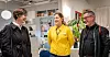 FORNØYDE: Ikea-ansatt Stine Grovassbakk (i midten) og HK-leder Christopher Beckham (t.h.) er fornøyde med at statsråden vil gå gjennom reglene.