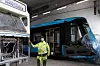 Stange har fått sin egen trikkestall – 75 minutter og 11 mil unna nærmeste trikkeskinne. Sander Haugerud og kollegaene reparerer nye og restaurerer gamle Oslo-trikker.