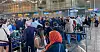 Fredag var det lange køer på Oslo lufthavn. Både Norwegian, SAS og Widerøe rammes av en eventuell streik, og flere avganger vil bli kansellert.