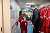 FØRSTE MØTE: Driller Morten Bremseth måtte tenke seg nøye om før han kjente igjen Martine. Det var et fint første møte for Martine som transkvinne med en kollega hun har jobbet med tidligere.