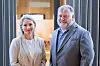 STARTEN: Direktør for arbeidsliv i Fornybar Norge, Nina Rivelsrød Aalborg, og forhandlingsleder for EL og IT, Fred Løvli, da forhandlingene startet opp 22. mai.