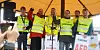 I STREIK: Disse montørene fikk støtte i går utenfor kontoret til Roadworks, eierselskapet til Traftec.