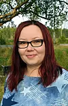 Ellen Utsi er sosionom og jobber som sosialkonsulent i Romerike fengsel, avdeling Kroksrud. Hun ser høy arbeidsmoral hos gutta i hundegruppa.