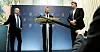 Regjeringen vil hindre at utenlandske arbeidstakere bringer med seg koronasmitte til Norge. Mandag diskuterte helse- og omsorgsminister Bent Høie (midten), administrerende direktør Ole Erik Almlid i NHO (til venstre) og LO-leder Hans-Christian Gabrielsen (til høyre) mulige tiltak. Foto: Berit Roald / NTB