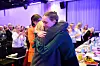 Ina Libak er valgt til leder av profesjonsrådet for sosionomer og får klem av Mimmi Kvisvik.