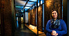 Gita Storegjerde synes det er leit at museet må holde stengt i mange år framover. Deler av portaler fra en rekke stavkirker er noe av det som stilles ut på kulturhistorisk museum. Disse kommer fra Stedje, Lærdal, Årdal og Hardanger.