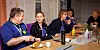 Lunsj med kolleger. Støtte fra dem og ledelsen er viktig hvis man opplever vold, sjikane eller trakassering. Ved siden av Robert: Serine Hansen, Heidi Nordmo, Camilla Sandberg og Andrea Meier.