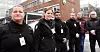 LIK LØNN FOR LIKT ARBEID: Trafikkbetjentene Line, Mona-Elise, Maroof, Stian, Latif og plasstillitsvalgt Bjørn Erik reagerer alle de på den store lønnsforskjellen internt i avdelingen.