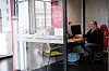 Vibeke Sandvik var glad for at det satt flere fra andre forbund der hun fikk kontor som hovedtillitsvalgt. Efaringene deres har vært gull verdt for en som valgte å hoppe inn i et ukjent verv.