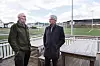MØTES OFTE:  Rolf Einar Pedersen, leder i Hegra IL (t.h) og Alf Daniel Moen, Idrettslagets leder, møtes på Folkets Hus i Hegra .