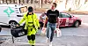 Det ble en stor mengde pizza som møtemat under Bravidas klubbmøte, der lønn skulle disktueres grundig. Mest neste års lønn. Her er Daiva Olsen (t.v.) og Knut-Richard Slettebø (t.h.) i arbeid.