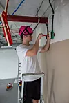 FORNØYD LÆRLING: Sebastian Zimmermann stortrives som elektriker-lærling i Storm.
