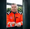 BAKKEKONTAKT: Nå er Inge Ramsdal hovedtillitsvalgt for anleggsarbeiderne i Veidekke. Her i arbeidstøy, klar for besøk ute på et av entreprenørselskapets anlegg.